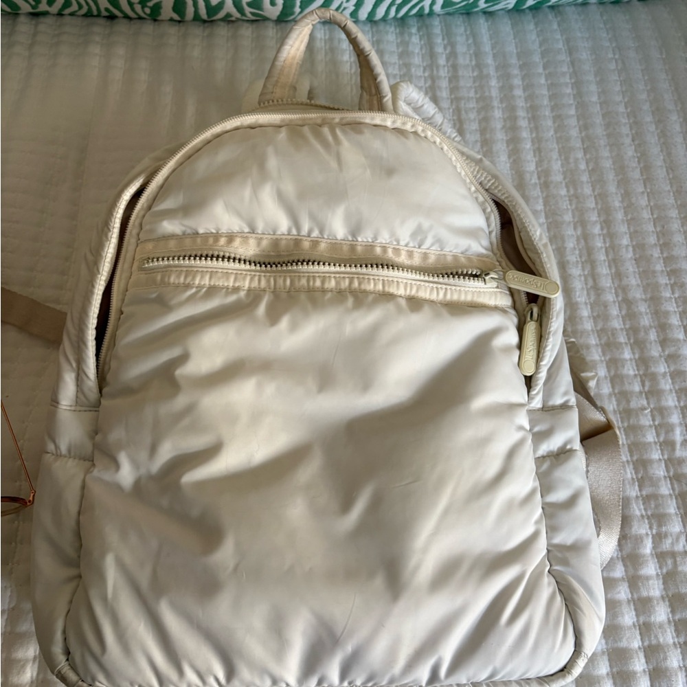 LE SPORT SAC Cream Nylon Backpack. Tons of pockets!
